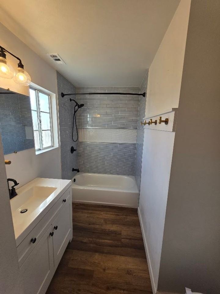 436 Lime Ave #4 - Photo 5 of 34