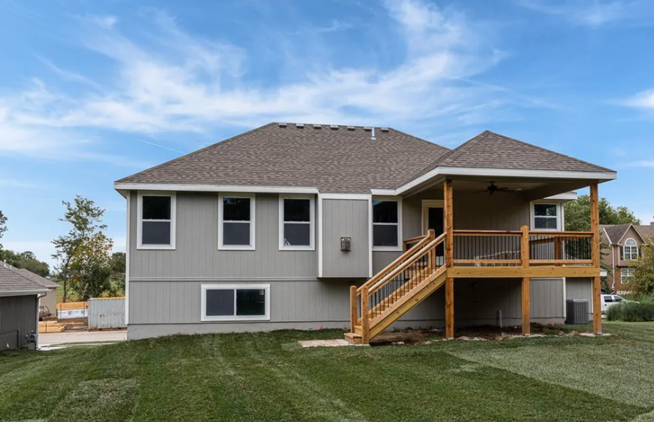 4766 Lakecrest Dr - Photo 2 of 23