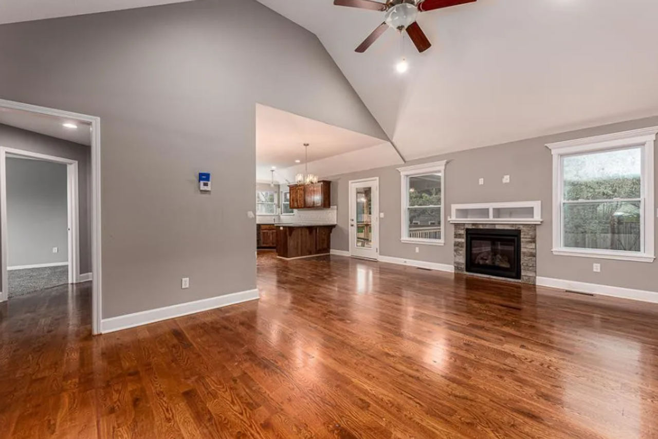 4766 Lakecrest Dr - Photo 5 of 23