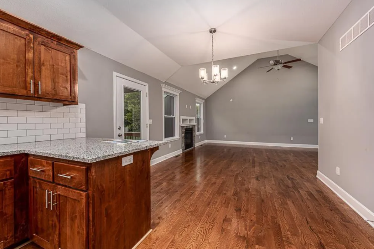 4766 Lakecrest Dr - Photo 6 of 23