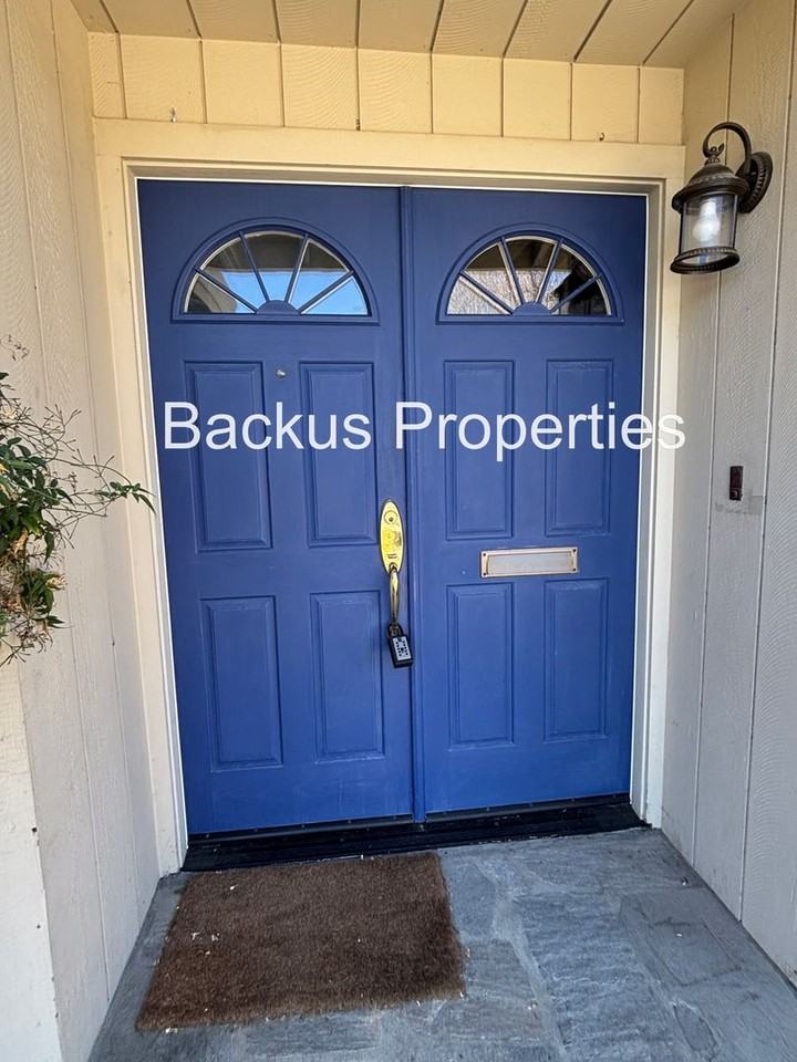 211 Chaucer Dr - Photo 2 of 28