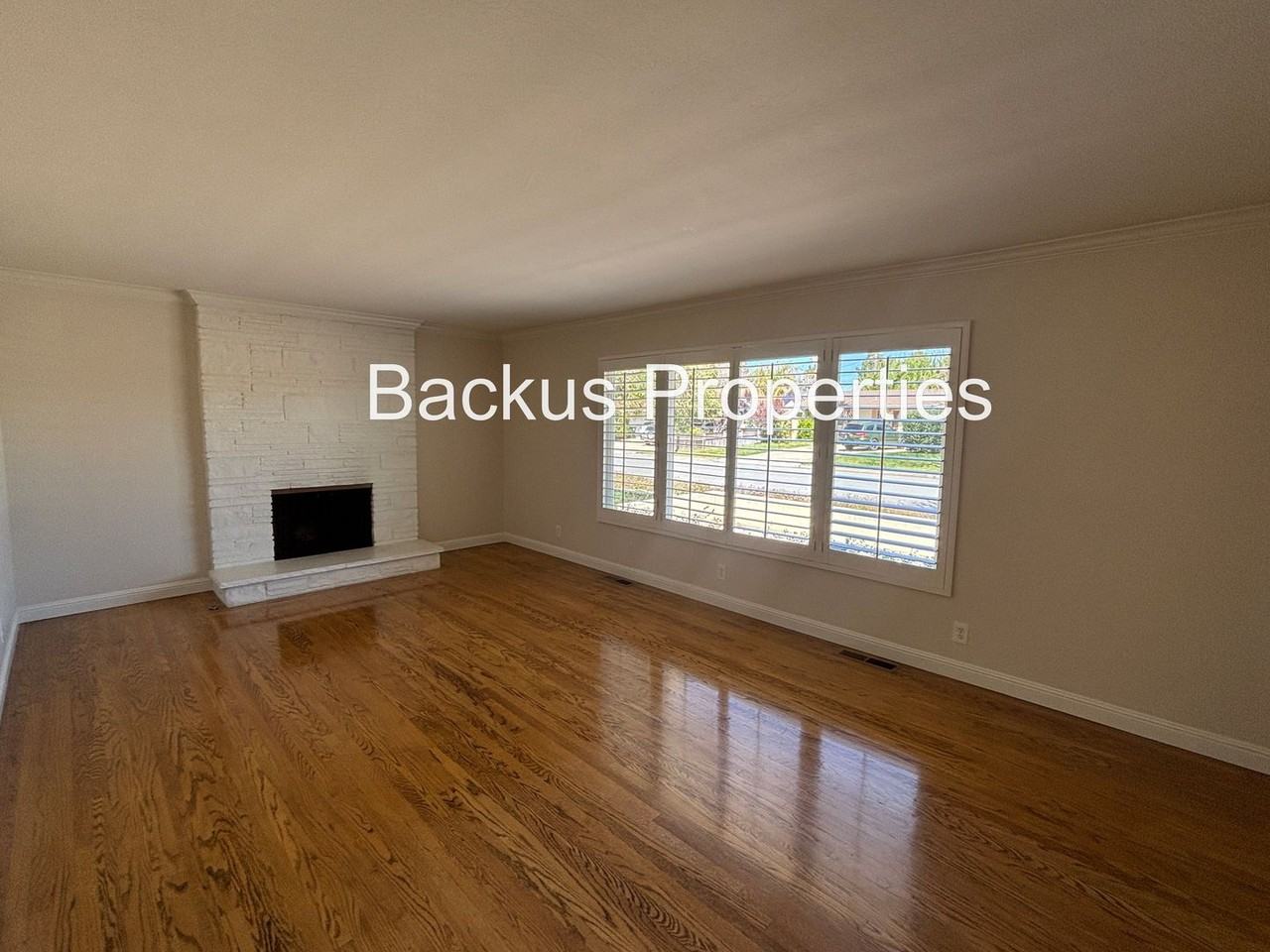 211 Chaucer Dr - Photo 6 of 28