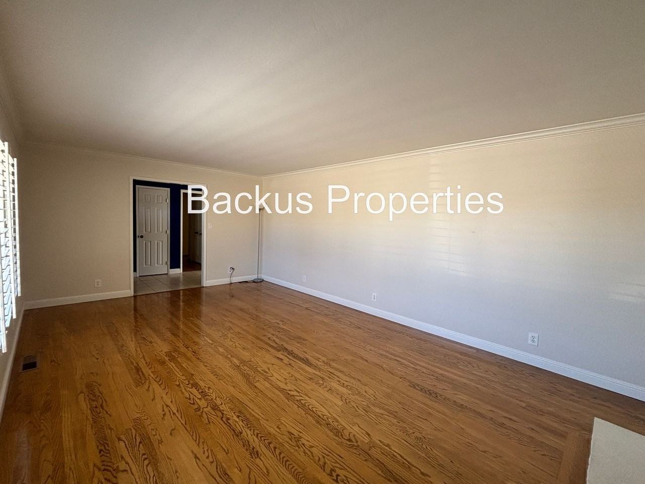 211 Chaucer Dr - Photo 7 of 28