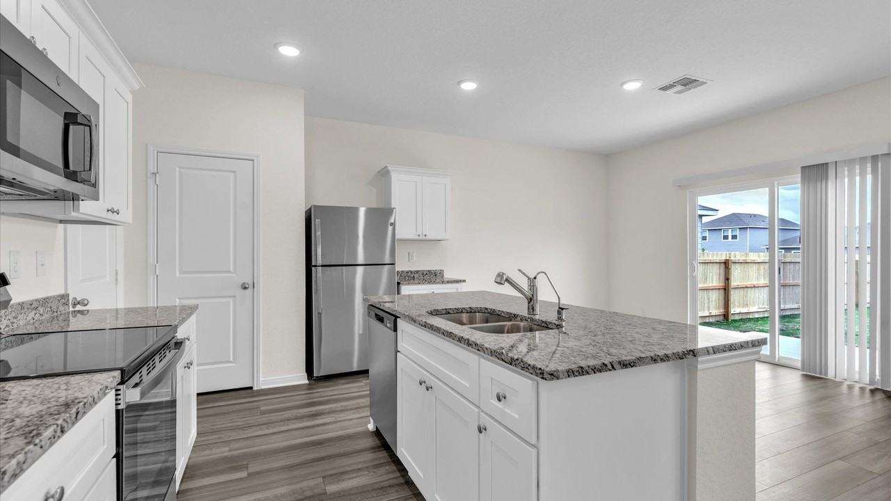 7730 Fox Xing - Photo 4 of 33