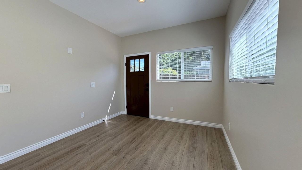 1018 College Ave #2 - Photo 4 of 20