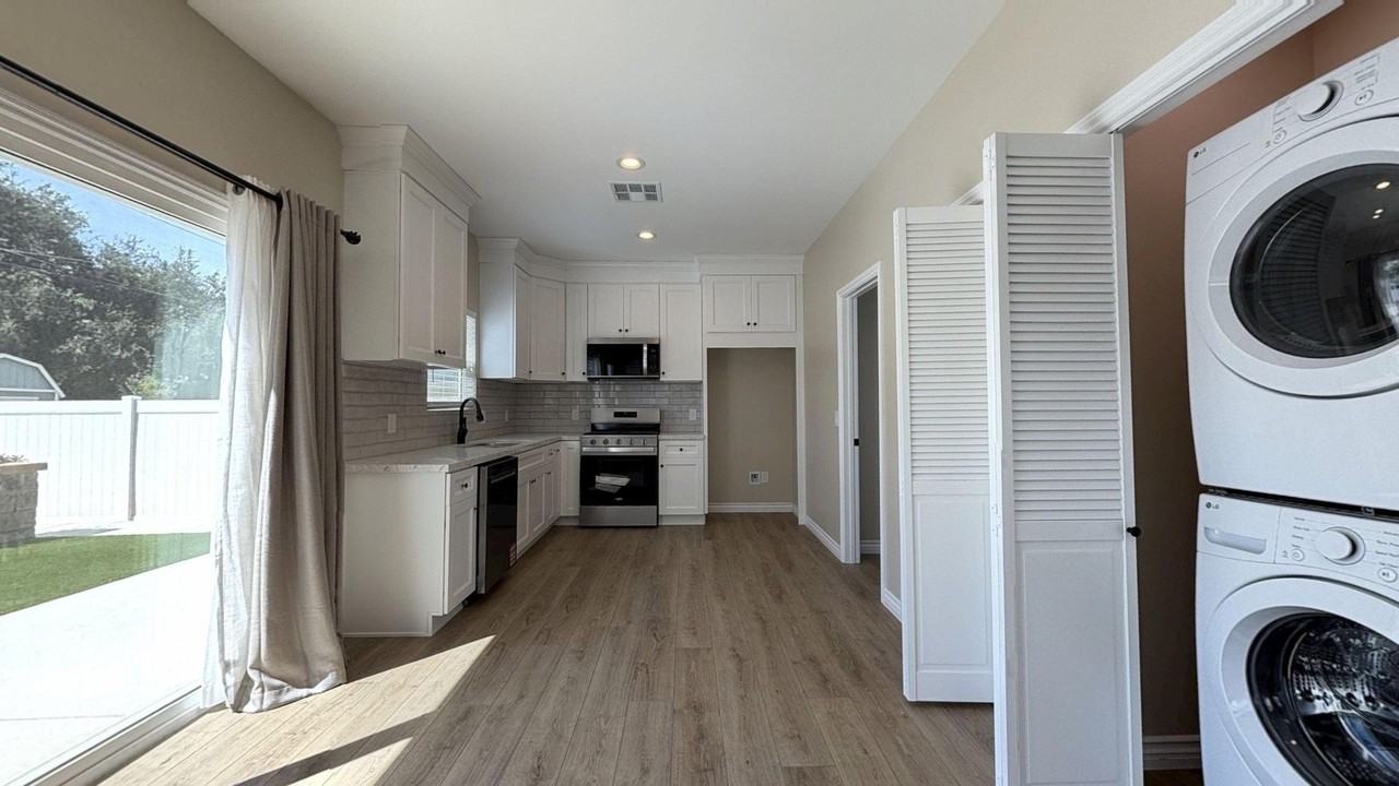 1018 College Ave #2 - Photo 6 of 20