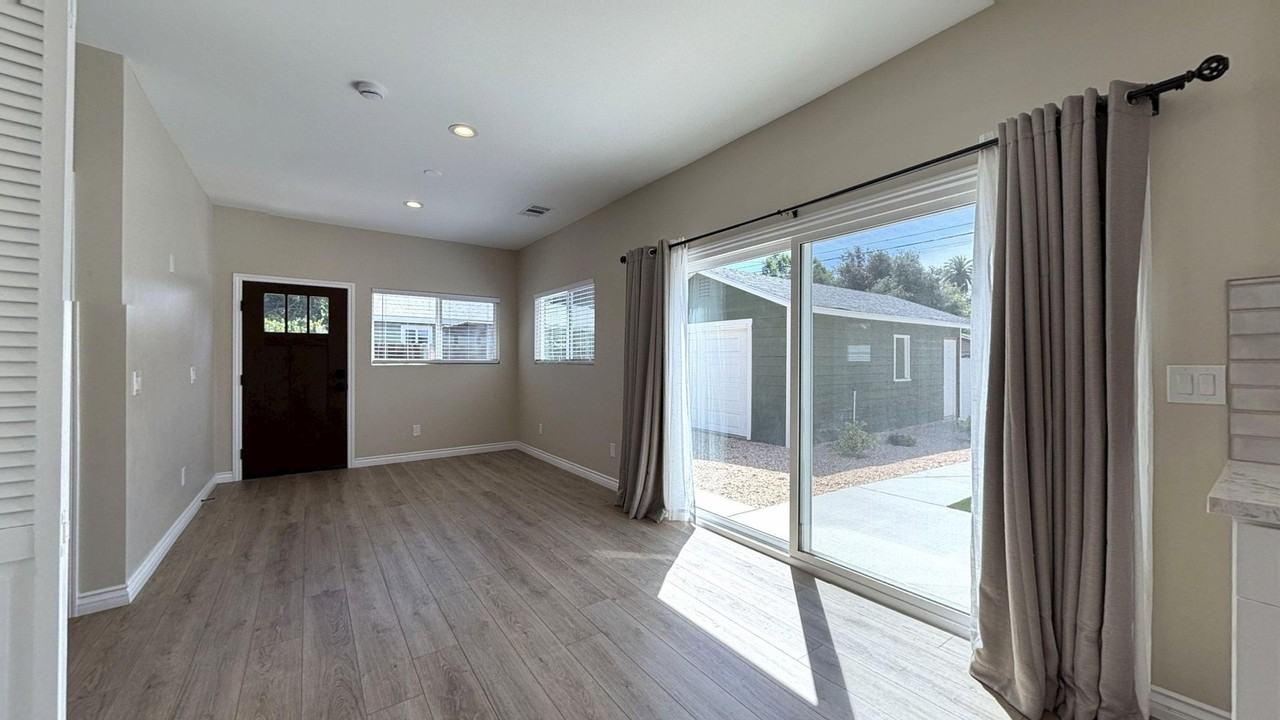 1018 College Ave #2 - Photo 7 of 20