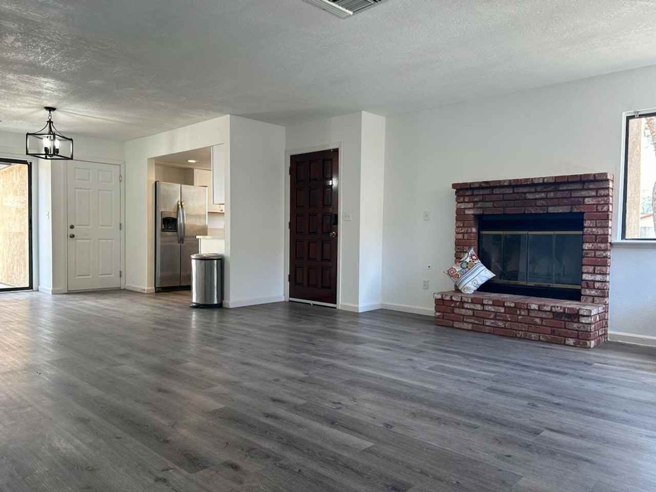 1127 N Mono Ct - Photo 2 of 17