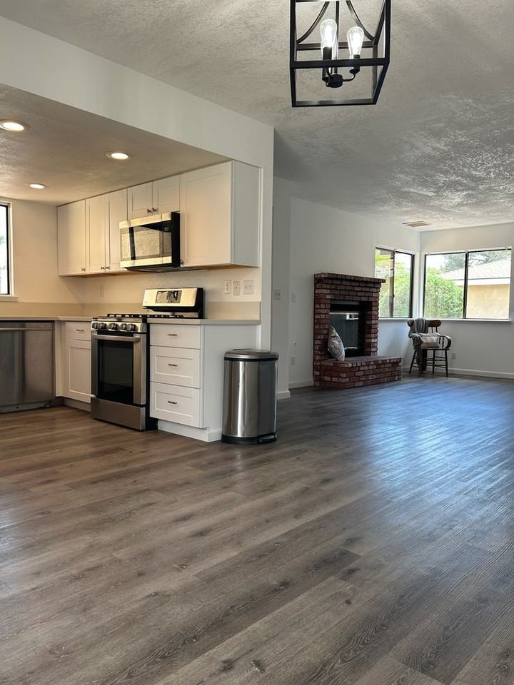 1127 N Mono Ct - Photo 4 of 17