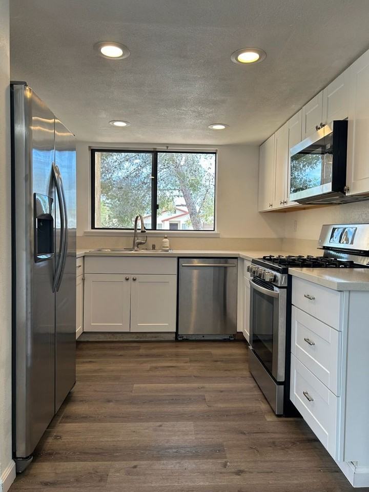 1127 N Mono Ct - Photo 7 of 17