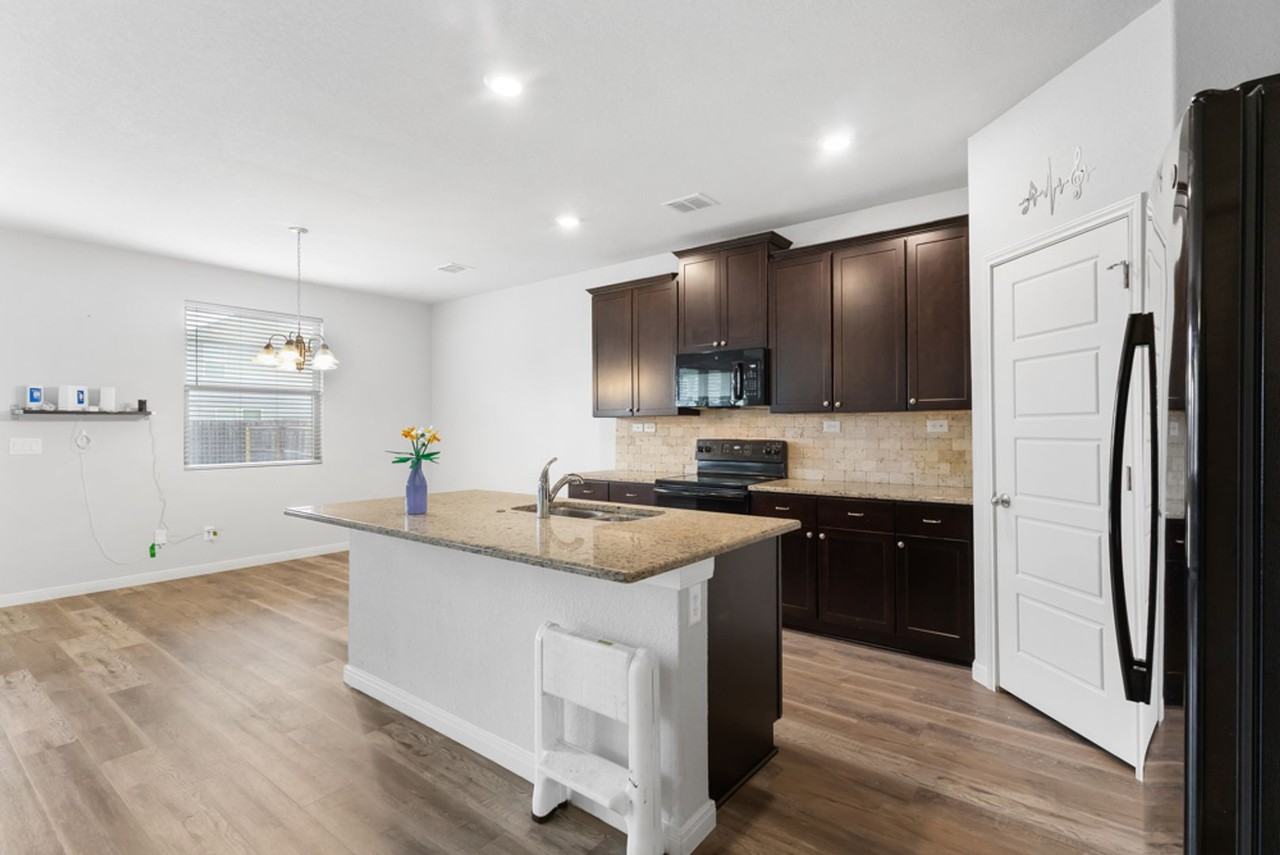 10679 Penelope Way - Photo 6 of 27