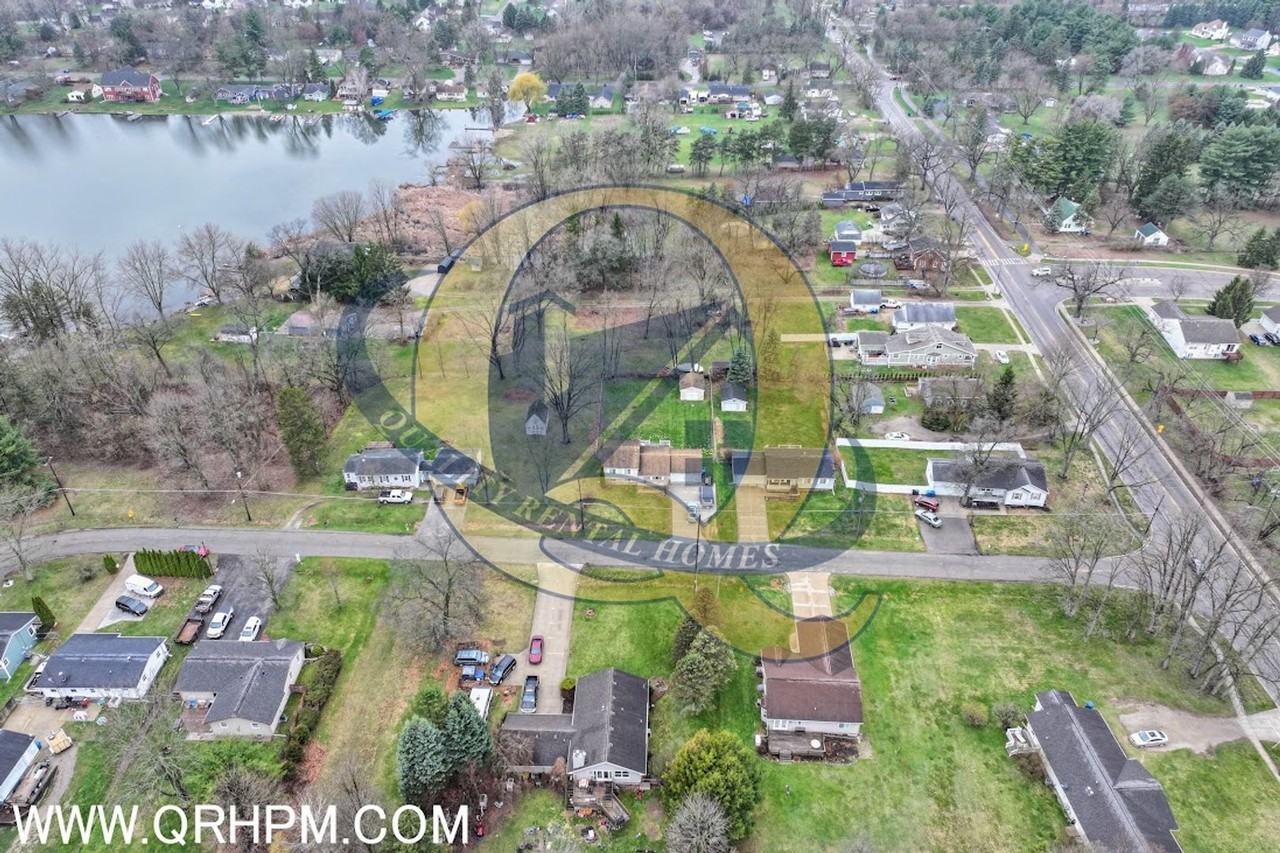 921 Byram Lake Dr - Photo 2 of 10