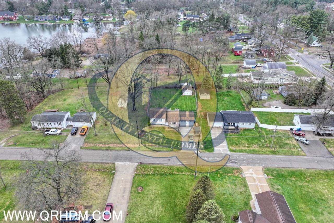 921 Byram Lake Dr - Photo 3 of 10