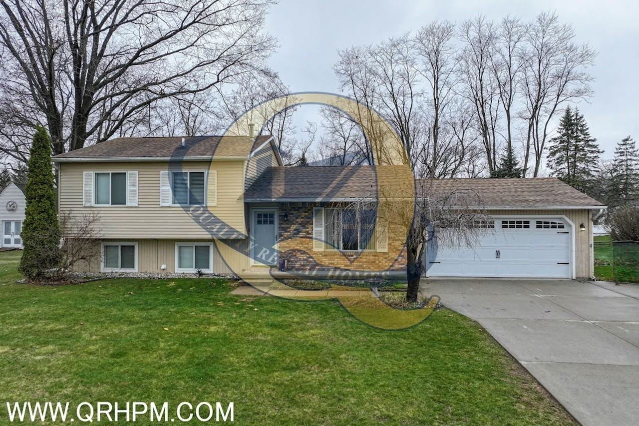 921 Byram Lake Dr - Photo 4 of 10