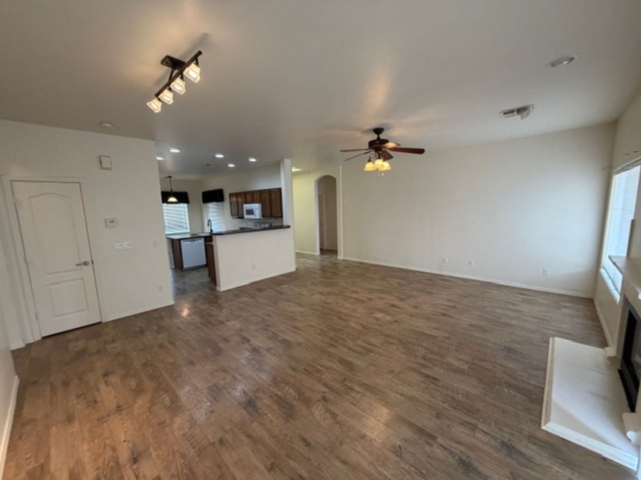 7902 E Prickly Pear Path - Photo 4 of 30