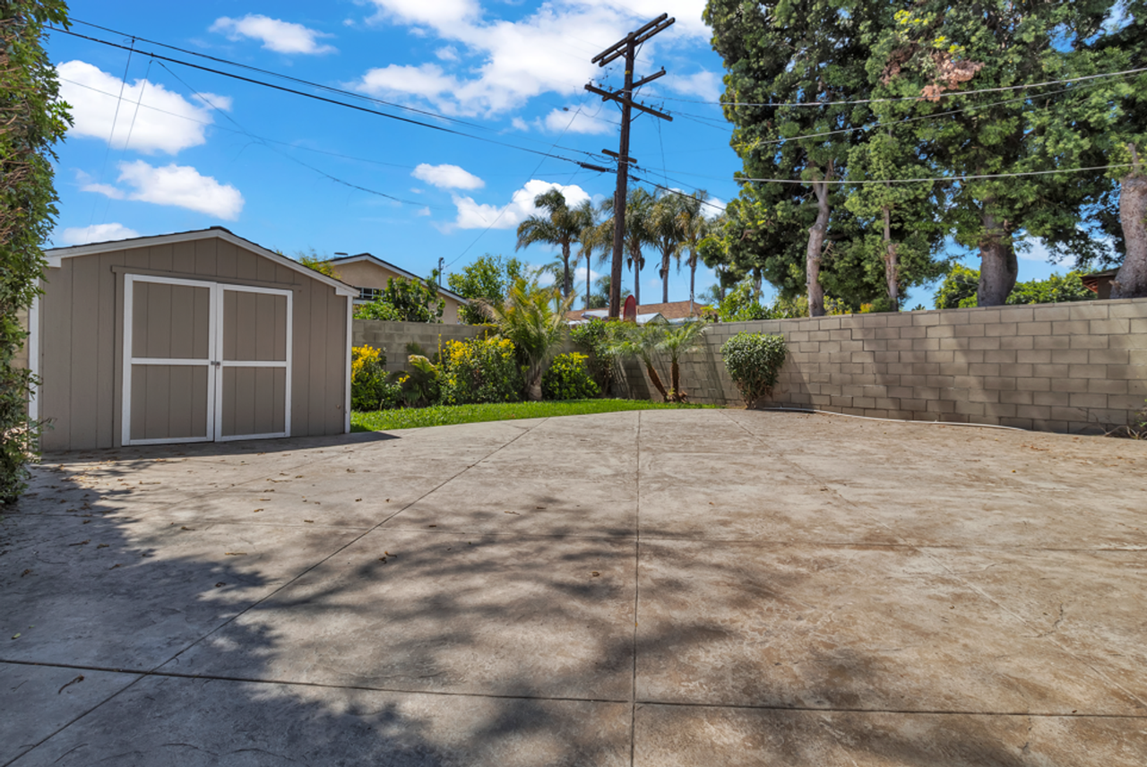 4818 W 138th St - Photo 4 of 33