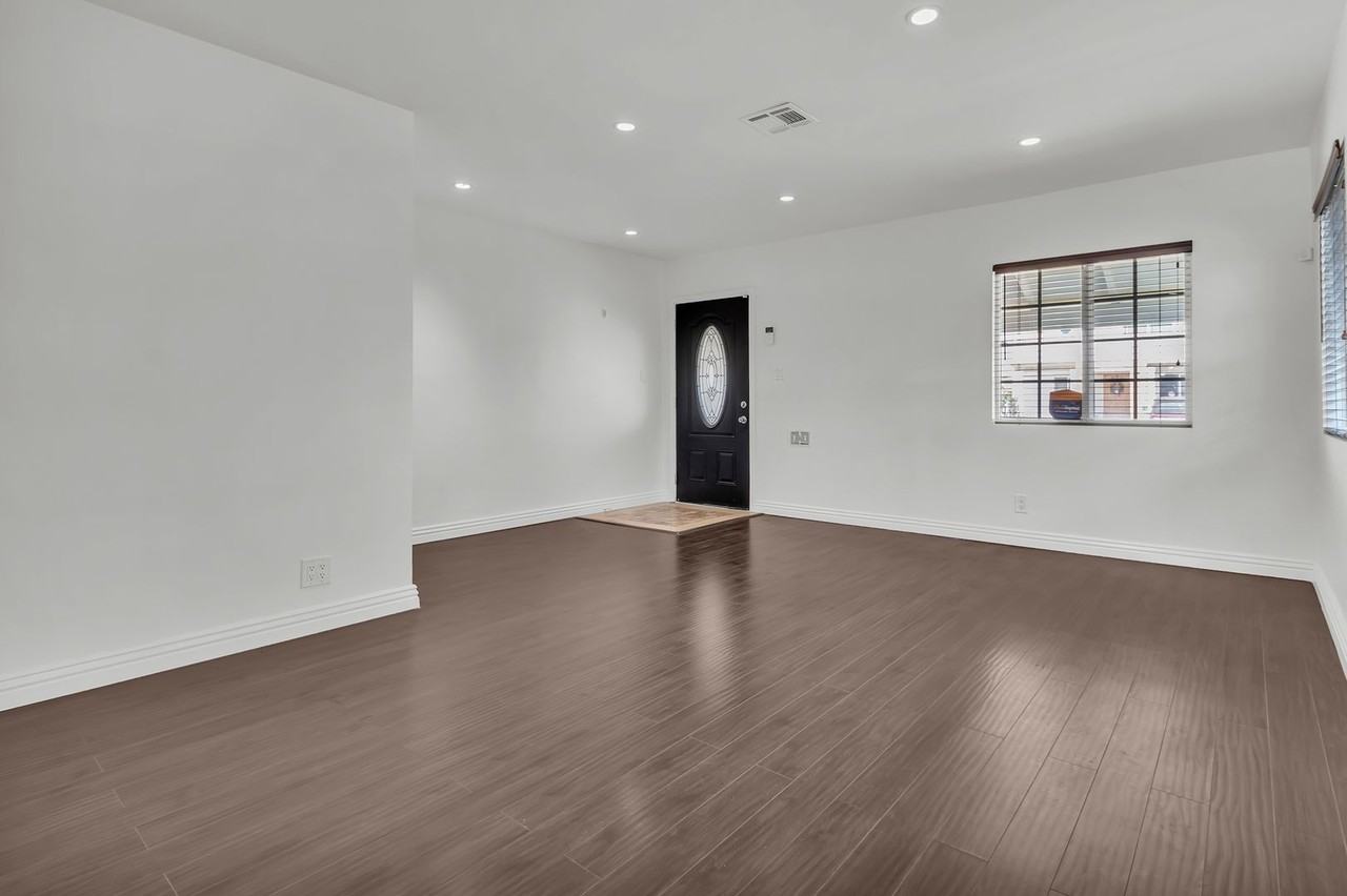 4818 W 138th St - Photo 5 of 33