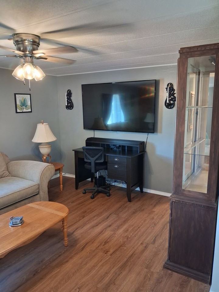 8071 Dinsmore St - Photo 3 of 14