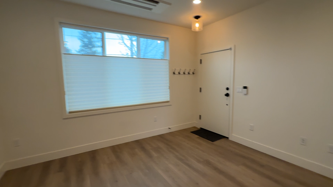 7026 Se Duke St #B - Photo 4 of 11