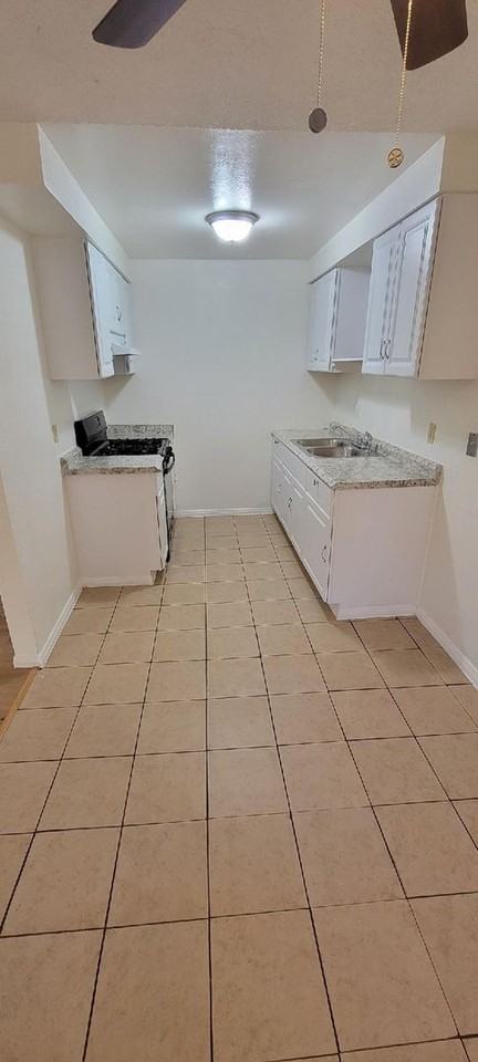 13701 Yukon Ave - Photo 4 of 21