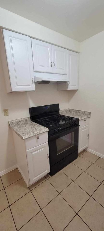 13701 Yukon Ave - Photo 5 of 21