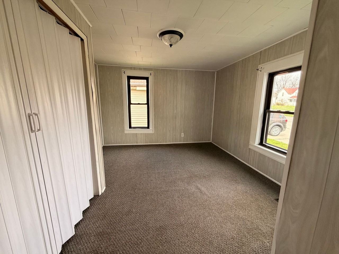 308 S 19th St - Photo 4 of 5