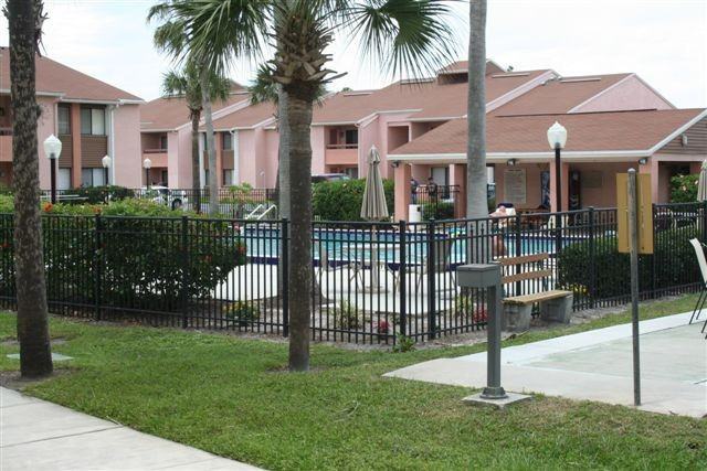 5275 Vineland Rd - Photo 2 of 17