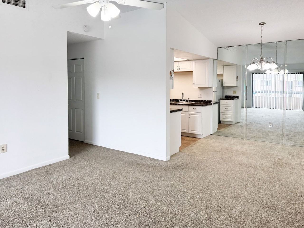 5275 Vineland Rd - Photo 5 of 17