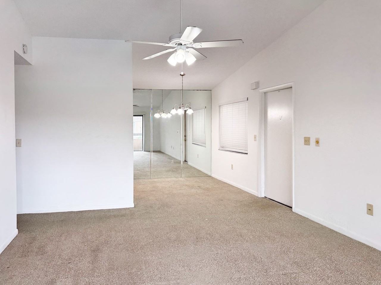 5275 Vineland Rd - Photo 6 of 17