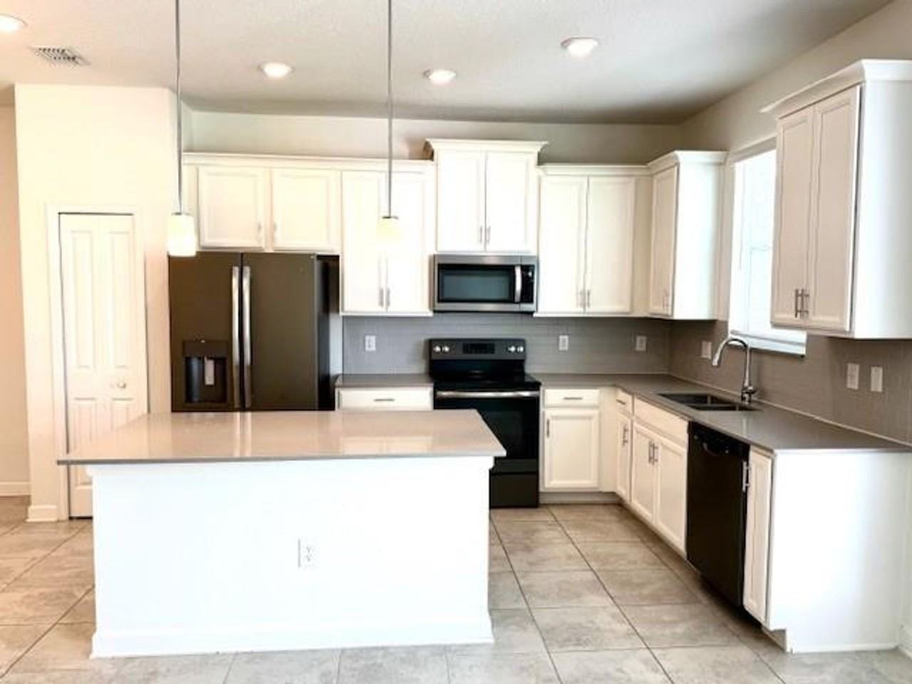 2918 Theme St - Photo 2 of 18