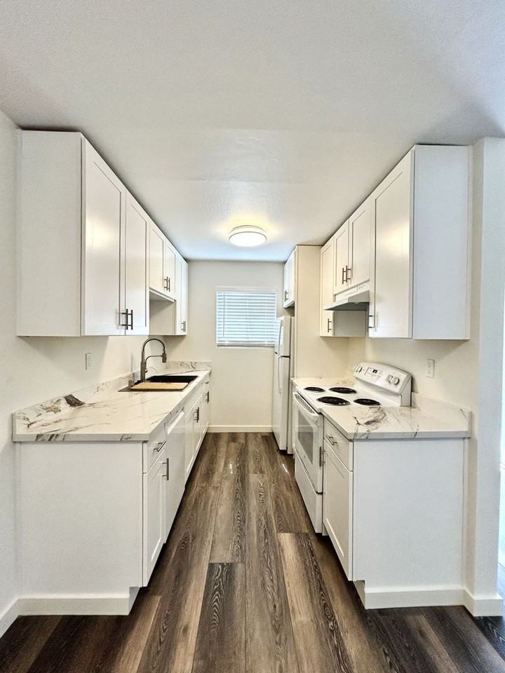 1400 San Carlos Ave #2C - Photo 2 of 11