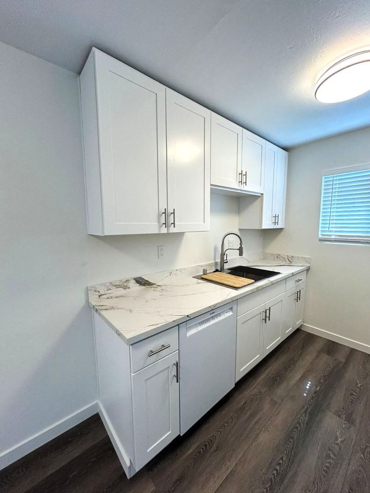 1400 San Carlos Ave #2C - Photo 3 of 11