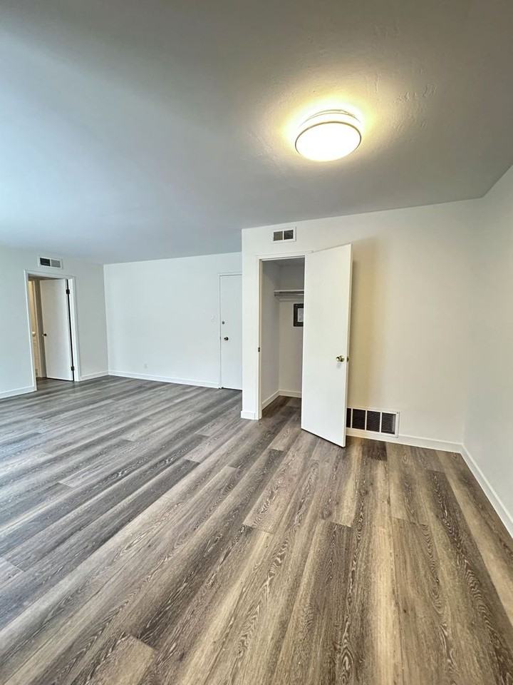 1400 San Carlos Ave #2C - Photo 6 of 11