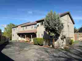 featured image of 931 Nw Carlon Ave