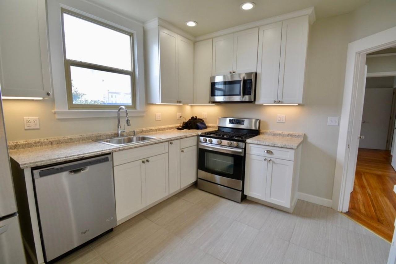 2401 32nd Ave - Photo 4 of 29