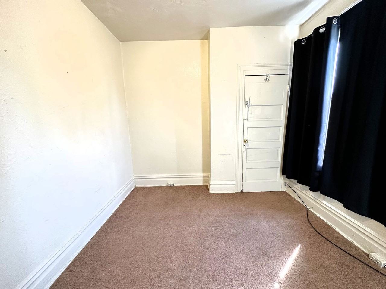 726 N Saint Clair St - Photo 3 of 10