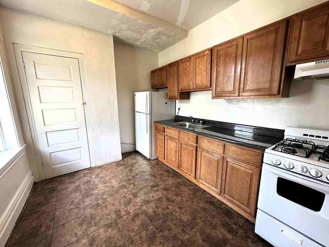 726 N Saint Clair St - Photo 6 of 10