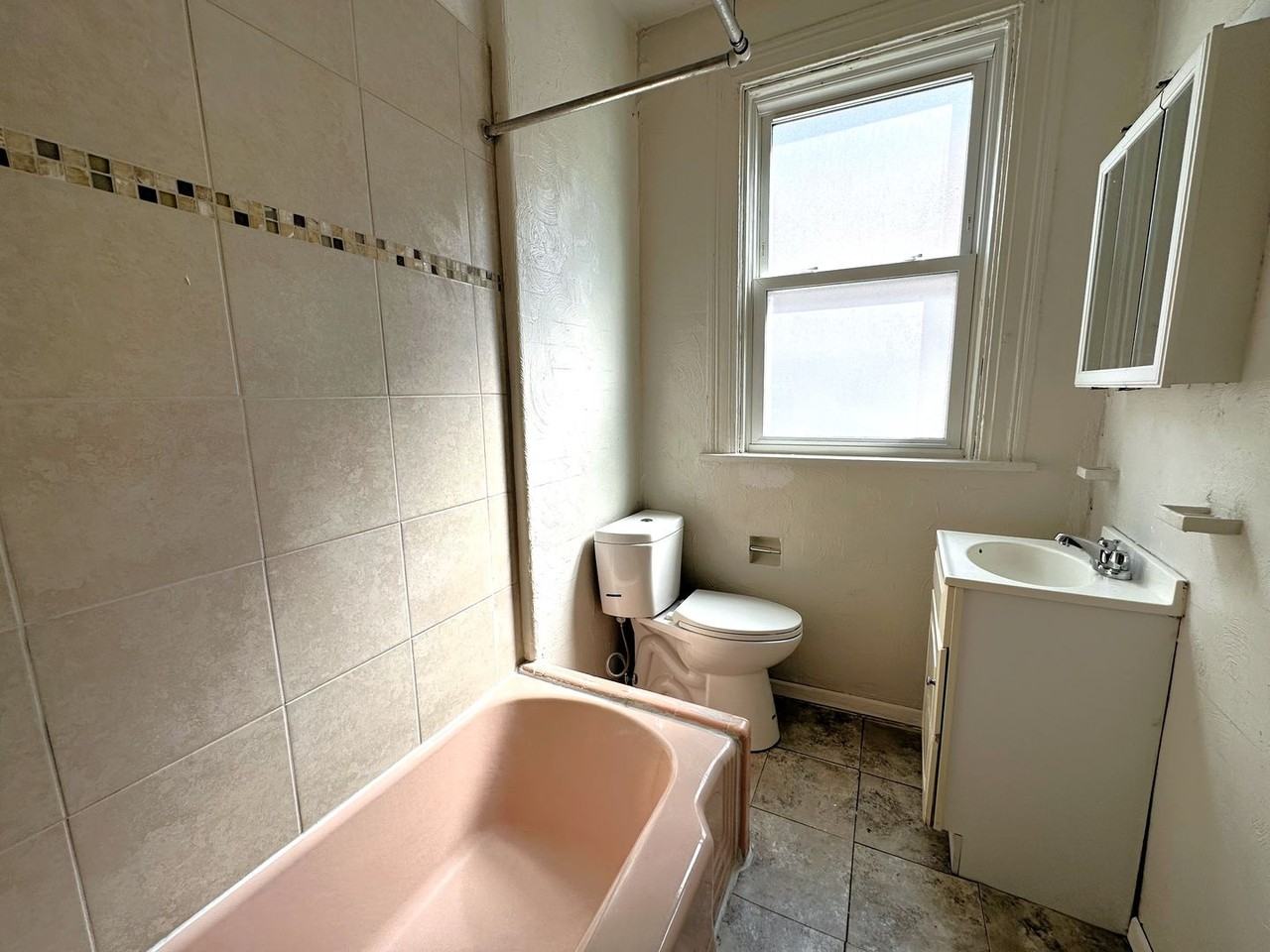 726 N Saint Clair St - Photo 7 of 10