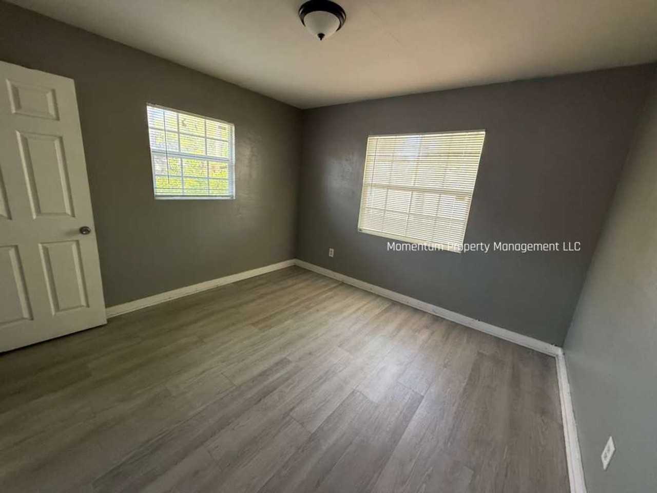 1130 10th St S - Photo 4 of 8