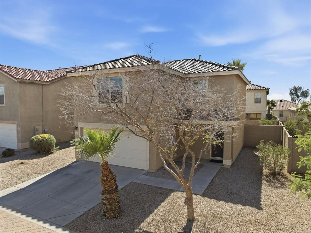 2413 E Hazeltine Way - Photo 3 of 46