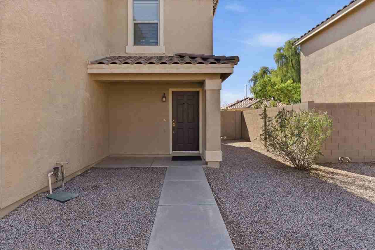 2413 E Hazeltine Way - Photo 4 of 46