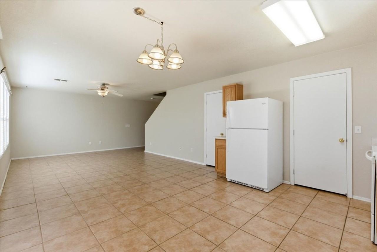 2413 E Hazeltine Way - Photo 7 of 46