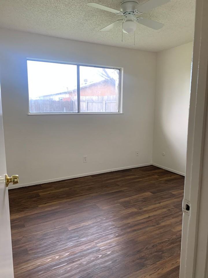 1225 Elberta Dr - Photo 4 of 23