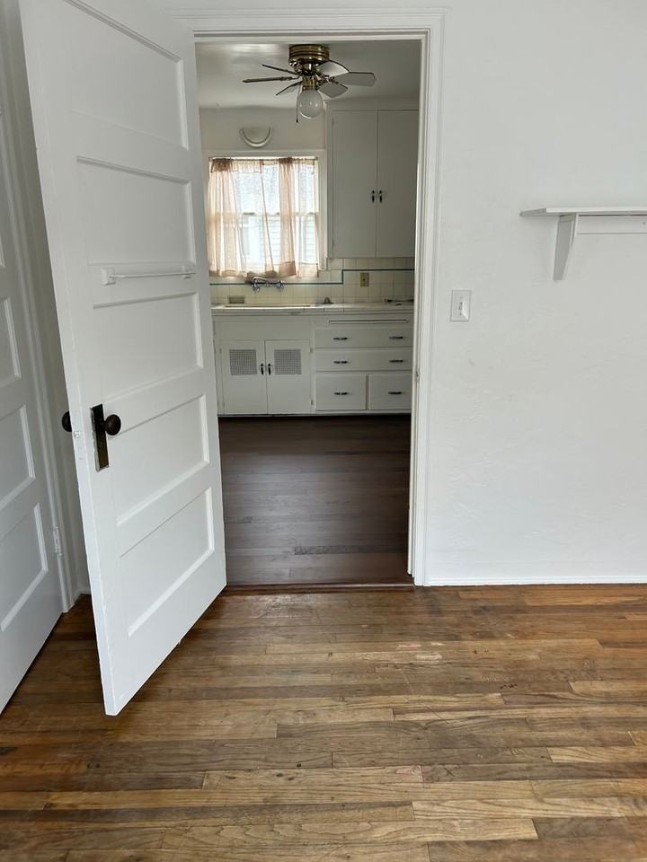 117 Follett St - Photo 6 of 12