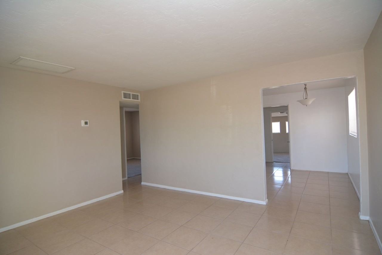 616 E Linden St - Photo 3 of 16