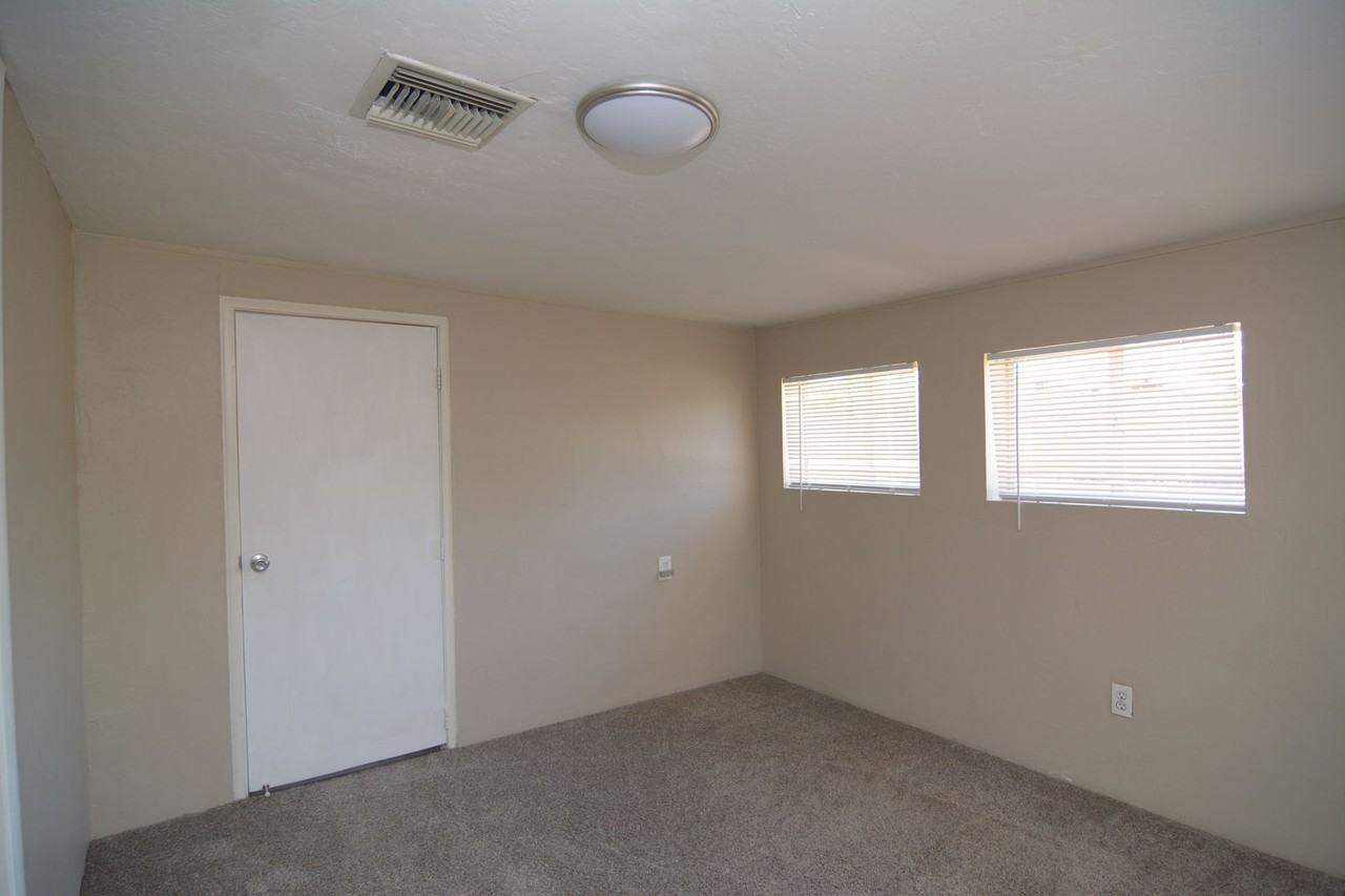 616 E Linden St - Photo 7 of 16