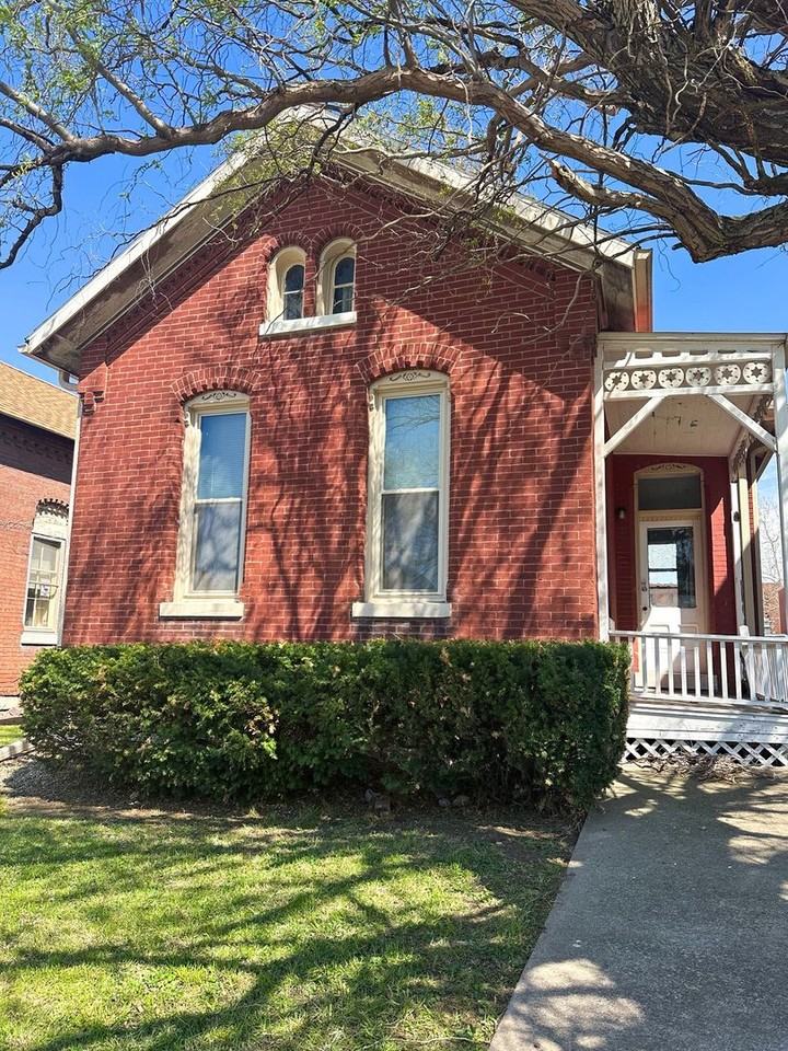 309 S 8th St - Photo 2 of 30