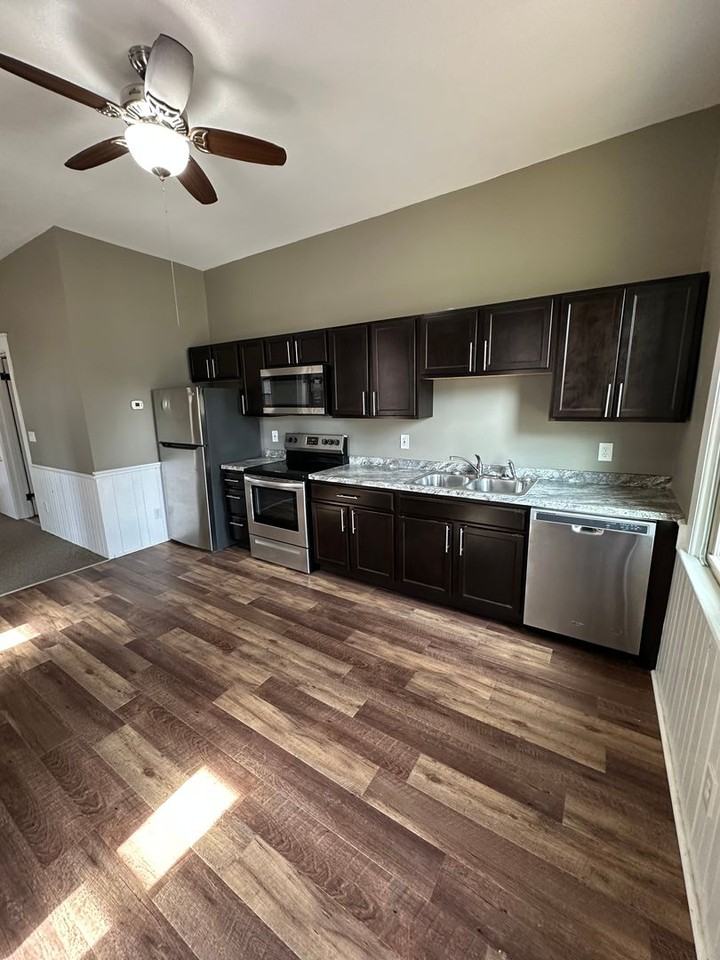 309 S 8th St - Photo 3 of 30