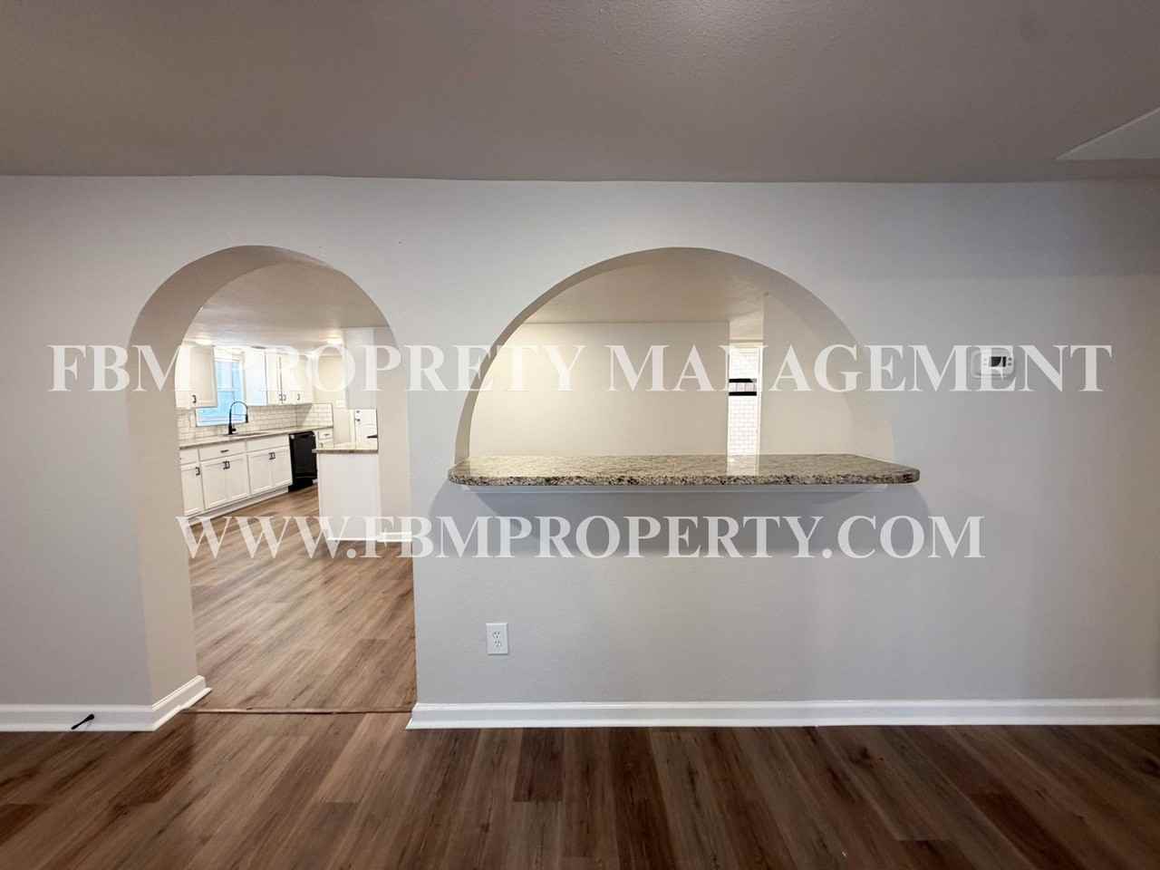 303 E Thompson St - Photo 5 of 25