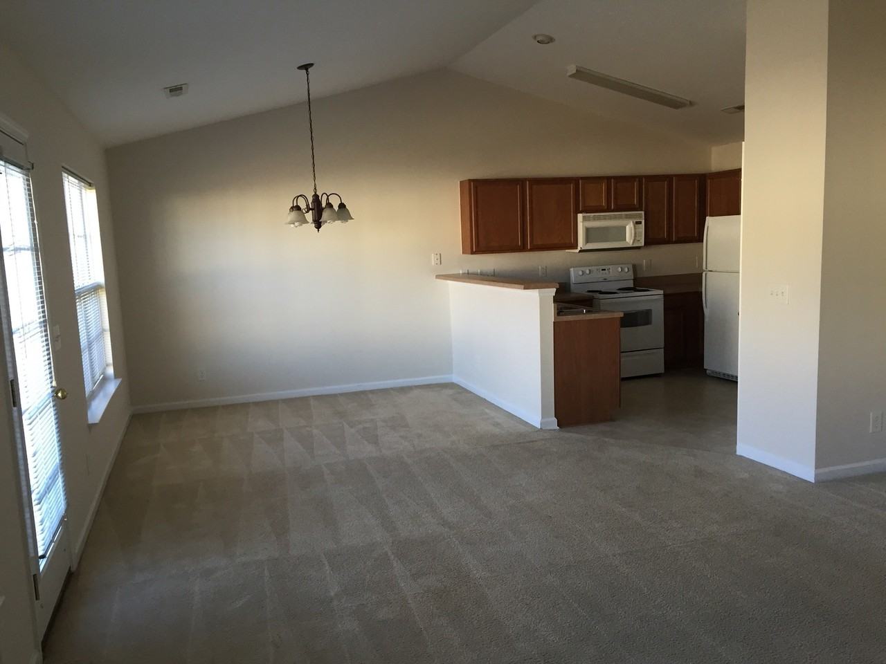 181 Dunbarton Ct - Photo 5 of 6